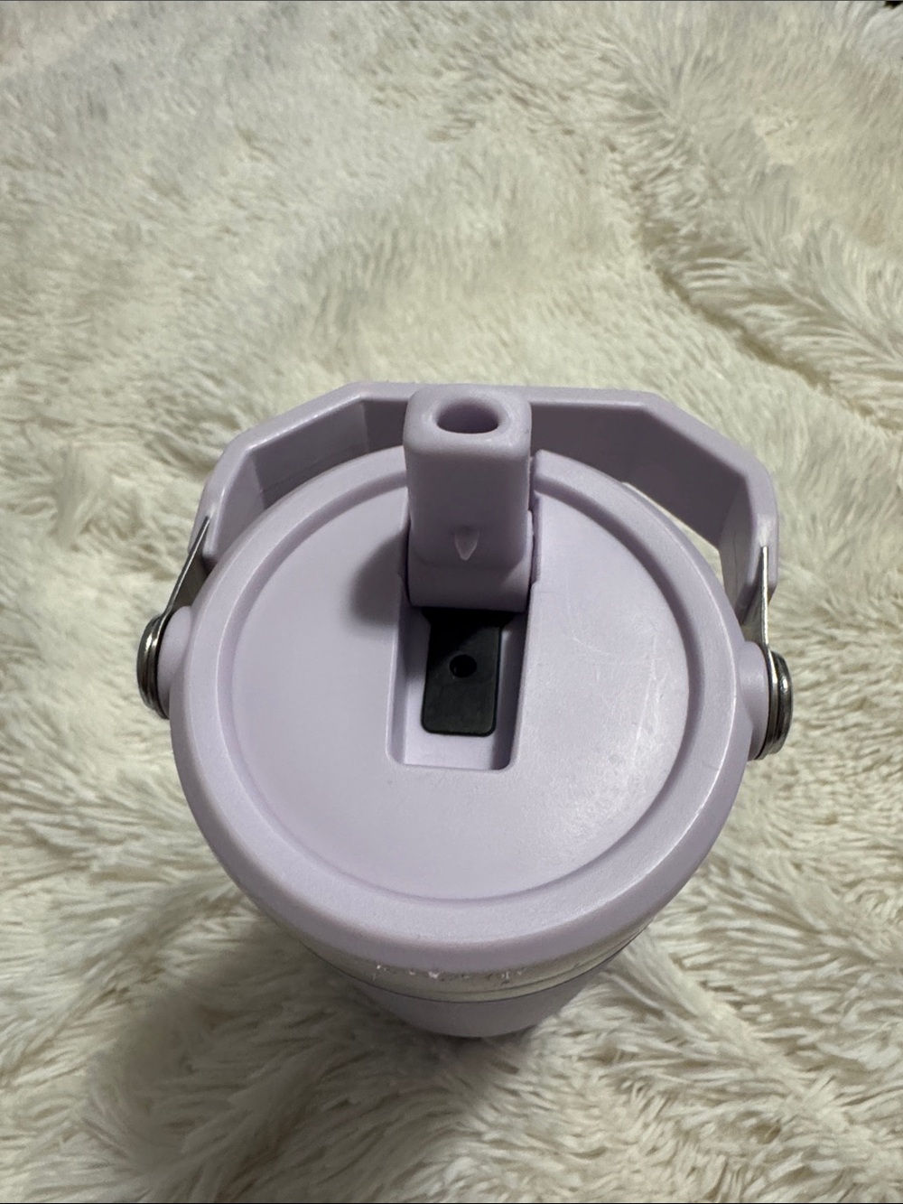 Stanley The IceFlow™ Flip Straw Tumbler | 30 OZ in Lavender - Picture 14 of 16
